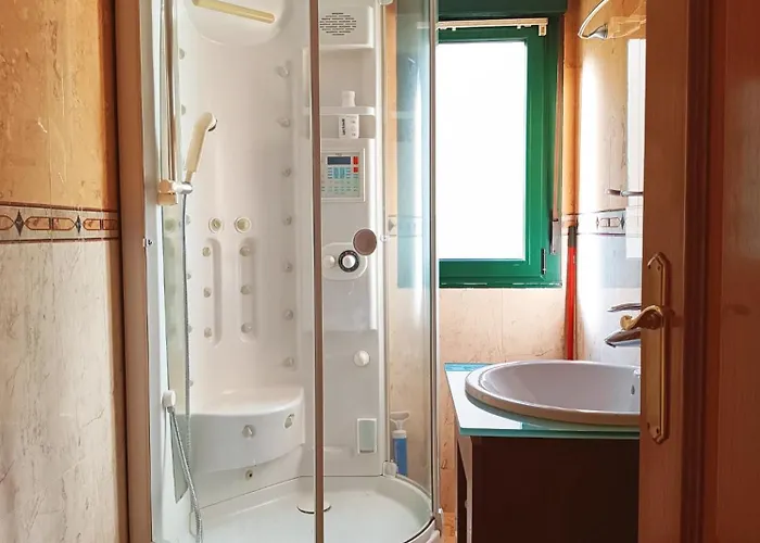 公寓 Atico Duplex En Plaza De Trascorrales 奥维耶多